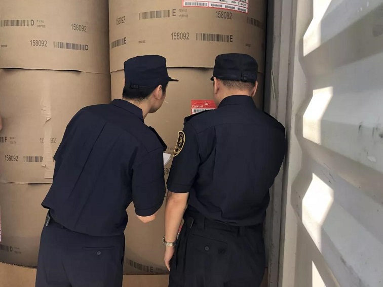 货物被扣港区未进缉私科1.jpg